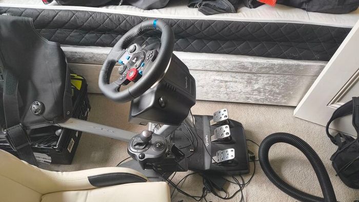 Sim racing rig, Logitech wheel, playseat