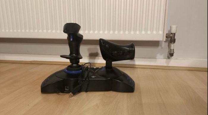 Thrustmaster Hotas 4