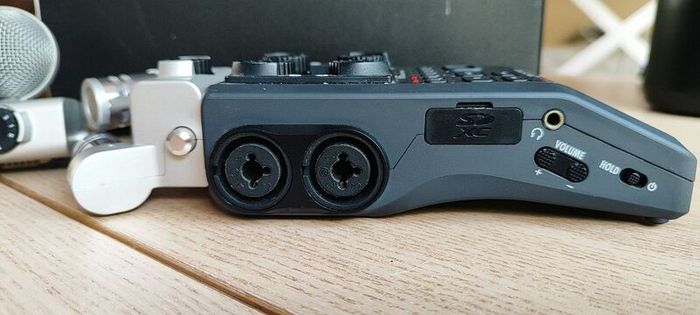 Zoom H6 Portable Handy Recorded with MSH-6 and XYH-6 microphones