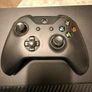 Xbox One 500gb + 2 controllers Image 3