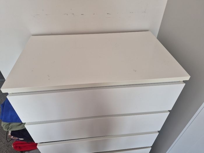 Chest of drawers