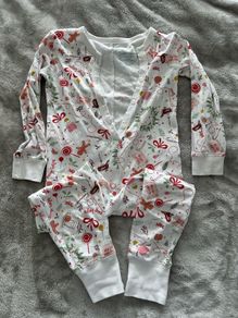 Christmas onesie with a cute bow at the back, 3-4 years (will fit a bigger child)