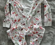 Christmas onesie with a cute bow at the back, 3-4 years (will fit a bigger child)