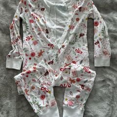 Christmas onesie with a cute bow at the back, 3-4 years (will fit a bigger child)