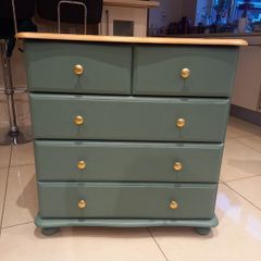 chest of drawers