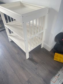 Baby changing/storage unit (like new)