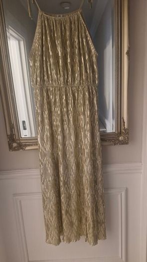 Absolutely stunning gold dress