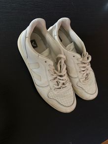 Vega men's trainers UK10
