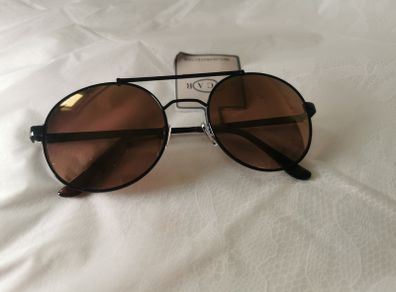 Oscar de la Renta sunglases