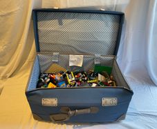 Lego - treasure chest of 5kg of Lego pieces.