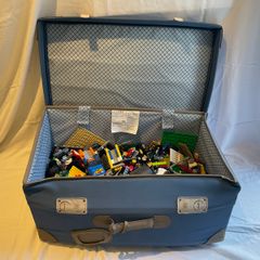 Lego - treasure chest of 5kg of Lego pieces.