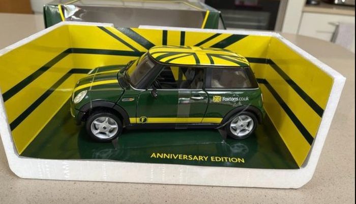 Mini Foxtons 1/18 Burago Rare