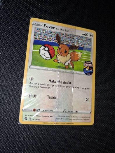 Pokemon Card : Eevee on the ball 002