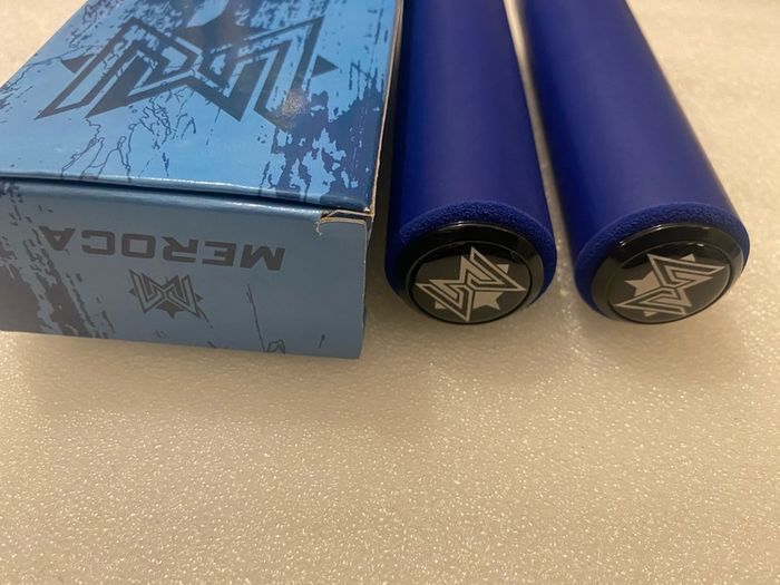 100% BRAND-NEW Mountain Bike Handlebar Silicone Grip Silica gel Foam Sponge Bicycle Grips Cover Ultralight Anti-skid. Available in black, blue and red.bike parts