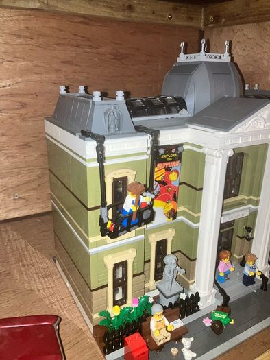 Lego Natural History Museum set 10326