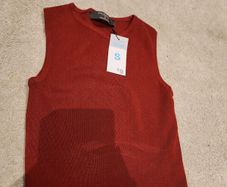 Ladies red sleeveless top size S