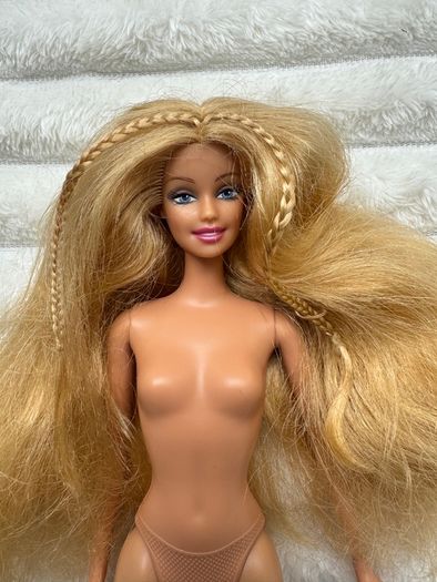 Belly Button Barbie 1999 Blonde With 2 braids Used Damaged hand Please look at the pictures