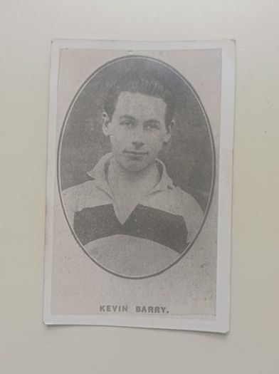 Kevin Barry Carte Postage. Post Card.