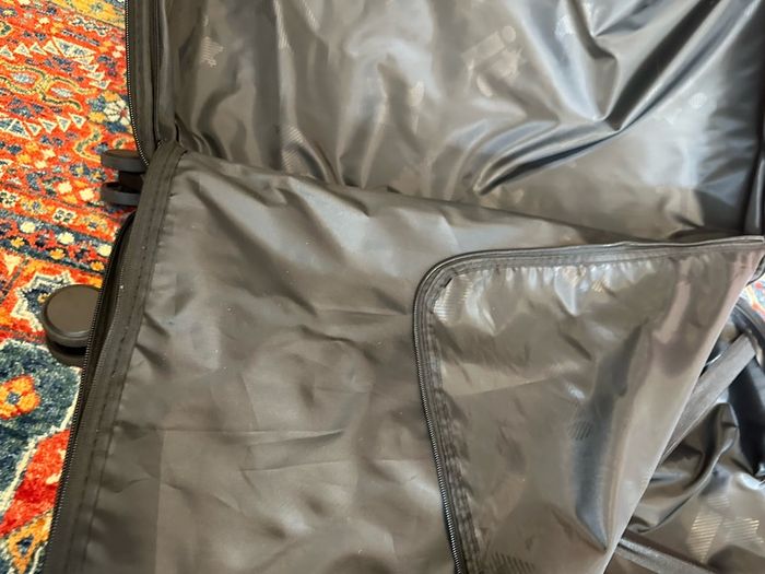 It luggage suitcase medium
