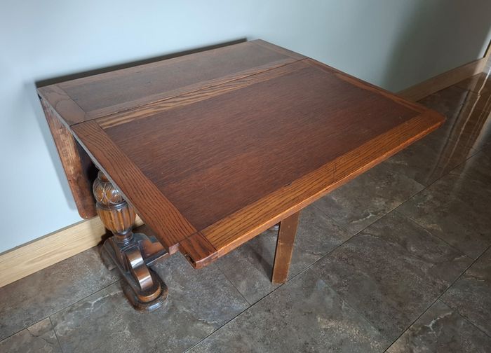Foldable dining table needs a little work