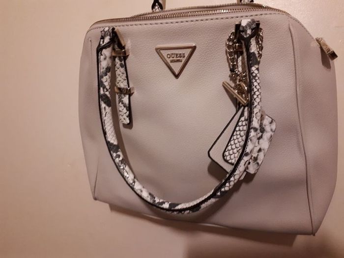 new genuine guess bag tag attached