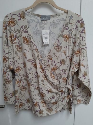Wallis top Size 20 BNWT