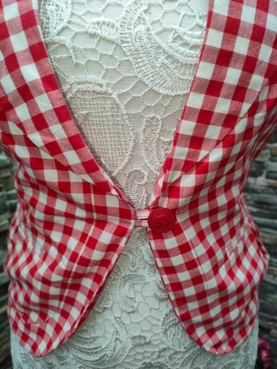 Cute Red and White Gingham check blazer size 8
