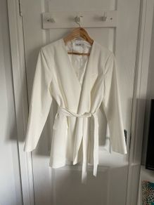 Gallery ladies cream jacket with belt