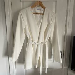 Gallery ladies cream jacket with belt