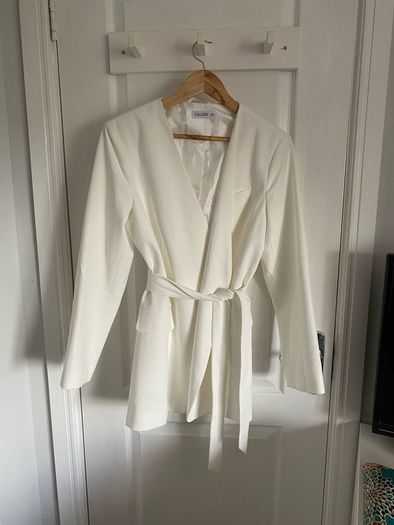 Gallery ladies cream jacket with belt