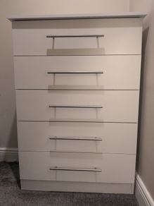Chest of drawers