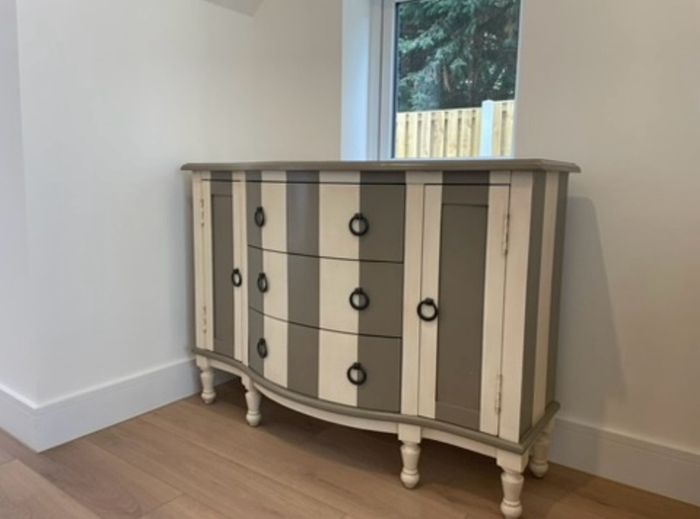 Beautiful stripe sturdy dresser