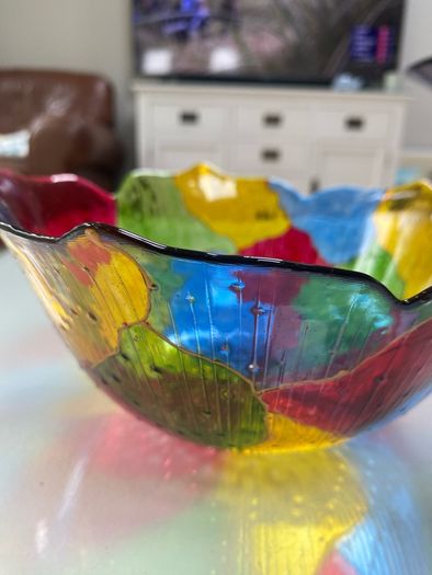 Colourful scalloped glass bowl