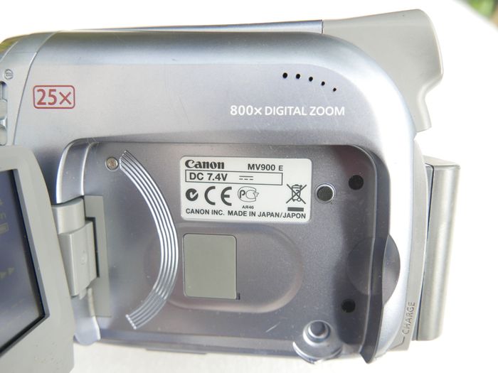 Canon MV900 MiniDV Camcorder with charger, works well.
