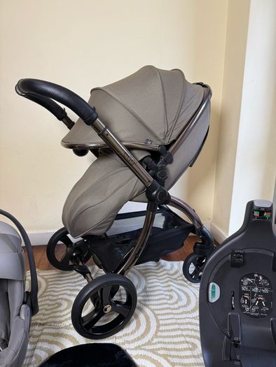 Full Egg 3 travel system Cybex car seat and isofix base