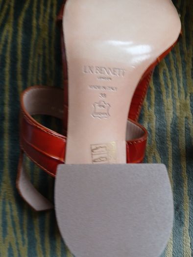 Ladies  Lk bennett  new size 38 uk 5 beautiful sandles classic