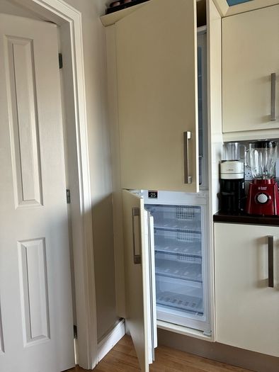 Integrated Fridge/Freezer