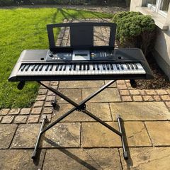 Black Yamaha Psr-e223 Keyboard