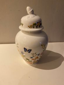Aynsley cottage garden acorn pot