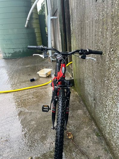 Red apollo phaze mountain bike