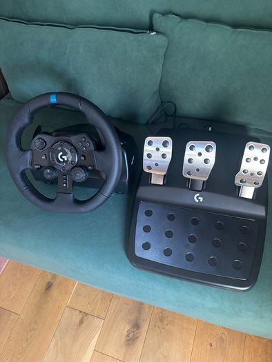 Logitech G923 steering wheel and pedals