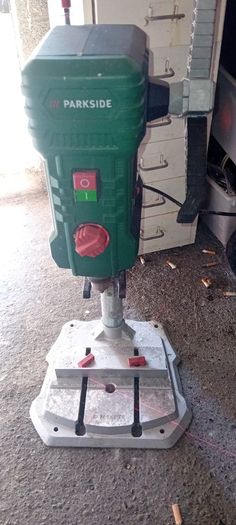 Pedestal bench drill
