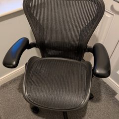 Herman Miller Aeron Classic - Fully Loaded