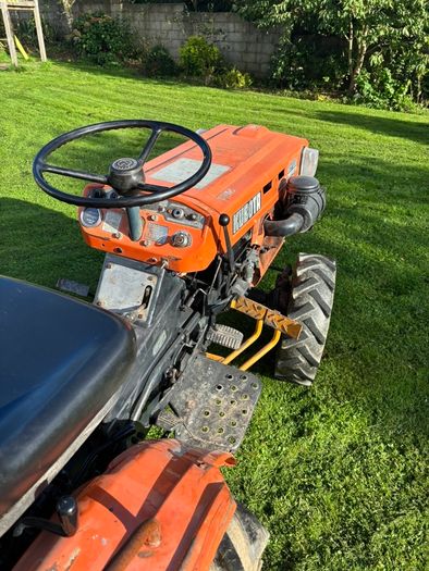 Kubota B7100 Compact Tractor