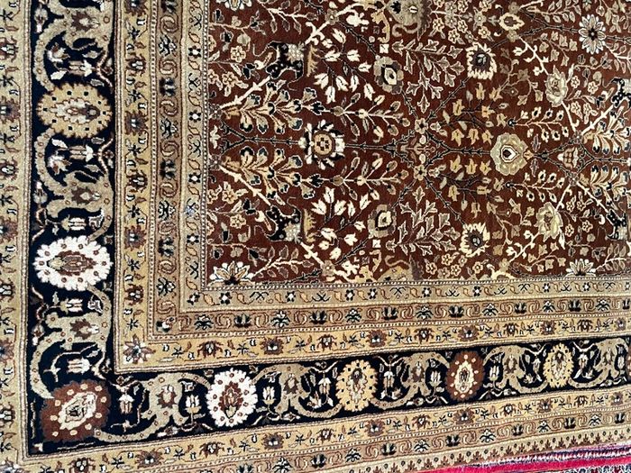 This is a really nice hand knotted carpet.
