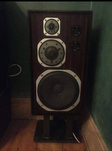 Yamaha NS 1000 speakers, includes front grill/ net and spiked stands.working perfectly, iEbony finish. Fabulous product.