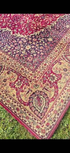 Beautiful vintage large wool rug