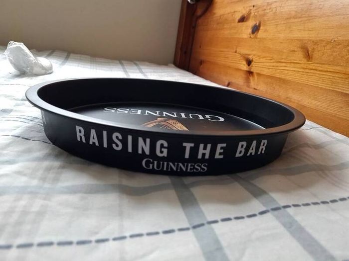 guinness  raise the bar 14 inch around deep serving tray black brand new