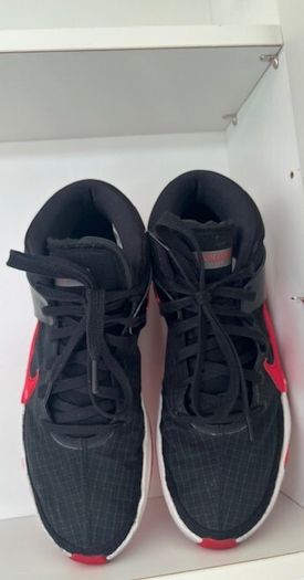 Nike Kevin Durant No 7 Laced Up Trainers Shoes Runners  Size Uk 10.5   Eu 45.5. In Very Good Used Condition. Mens Gents