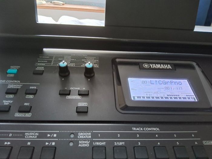 Yamaha Psr EW 425 -(76 keys long keyboard)